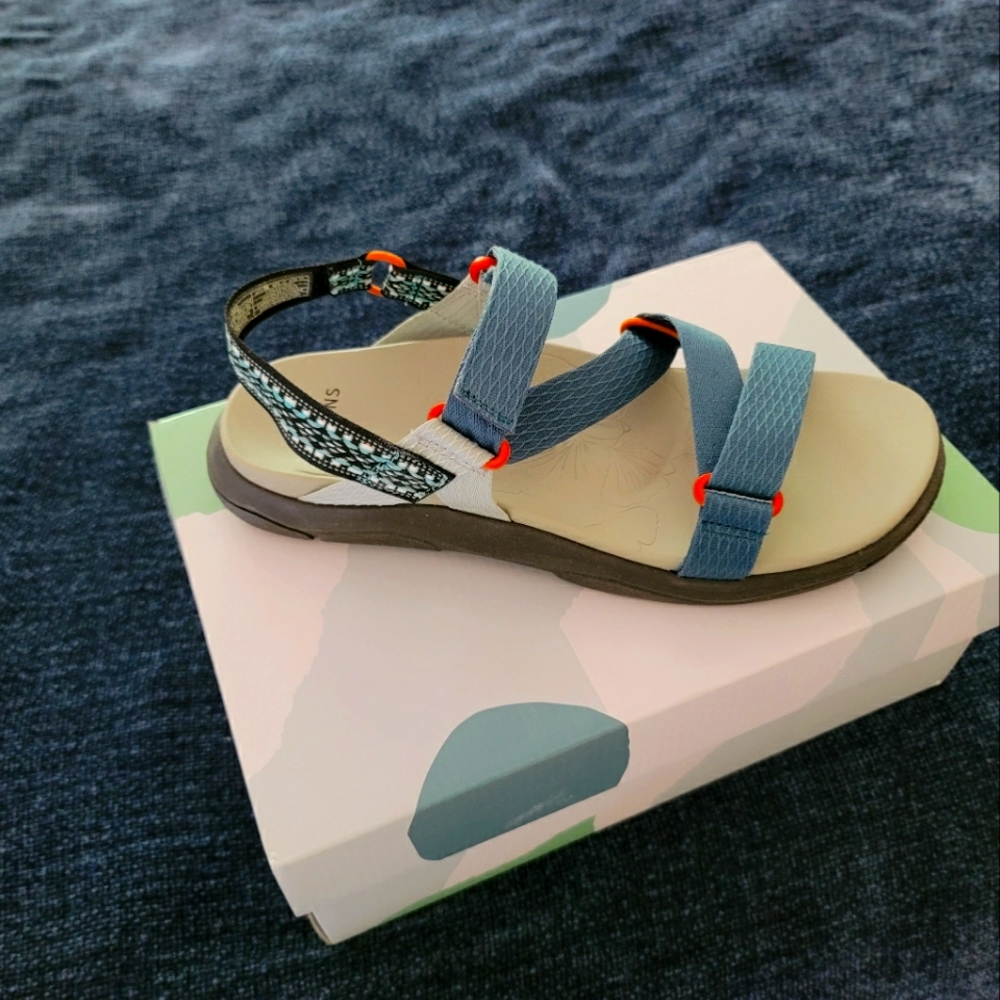 Brand new pair of Earth Origins sandals, size 9, deep blue.